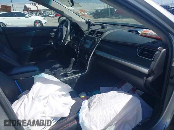 2015 Toyota Camry XLE z VIN 4T1BF1FK1FU040493, wystawiony jako IAAI lot #41767343 z przebiegiem 170 232 mil mil oraz . Historia ofert i sprzedaży dostępna na DreamBid. Obrazek 5.