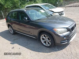2013 BMW X1 xDrive28i z VIN WBAVL1C5XDVR84497, wystawiony jako IAAI lot #42412163 z przebiegiem 172 353 mil mil oraz . Historia ofert i sprzedaży dostępna na DreamBid. Obrazek 1.