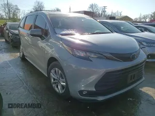 2022 Toyota Sienna XLE Woodland Edition with VIN 5TDASKFC5NS047766, listed as a Copart auction lot 83213634 with 0 mi miles and Salvage Title. Bid and sale history available at carsss.com. Image 12.
