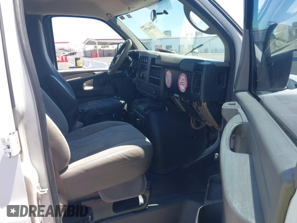 2011 Chevrolet Express Cargo z VIN 1GCWGGCA1B1157360, wystawiony jako IAAI lot #42344777 z przebiegiem 338 960 mil mil oraz . Historia ofert i sprzedaży dostępna na DreamBid. Obrazek 5.