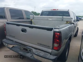 2005 Chevrolet Silverado 1500 LS with VIN 2GCEC13T151262095, listed as a IAAI auction lot 42032223 with 210,515 mi miles. Bid and sale history available at carsss.com. Image 4.