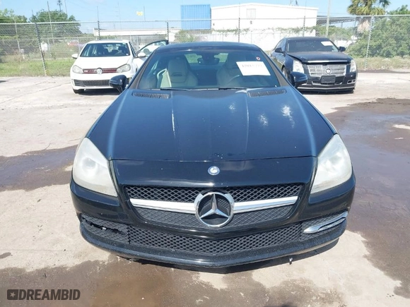 2013 Mercedes-Benz SLK-Class SLK 250 with VIN WDDPK4HA5DF059891, listed as a IAAI auction lot 42015777 with 79,255 mi miles. Bid and sale history available at carsss.com. Image 6.