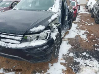2021 Volkswagen Tiguan SE with VIN 3VV2B7AX6MM102379, listed as a IAAI auction lot 41613929 with 42,483 mi miles. Bid and sale history available at carsss.com. Image 6.