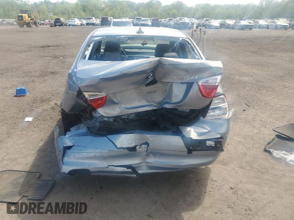 2008 BMW 3 Series 328xi z VIN WBAVC93508K038897, wystawiony jako Copart lot #56096765 z przebiegiem 155 089 mil mil oraz Szkoda całkowita • Salvage title. Historia ofert i sprzedaży dostępna na DreamBid. Obrazek 6.