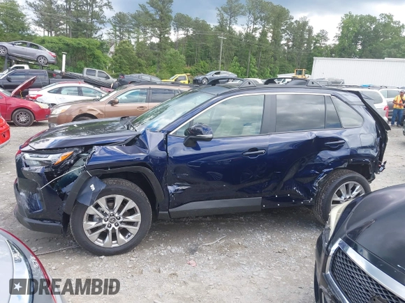 2025 Toyota RAV4 XLE Premium z VIN 2T3A1RFV7SW514631, wystawiony jako IAAI lot #42247225 z przebiegiem 4 815 mil mil oraz . Historia ofert i sprzedaży dostępna na DreamBid. Obrazek 14.