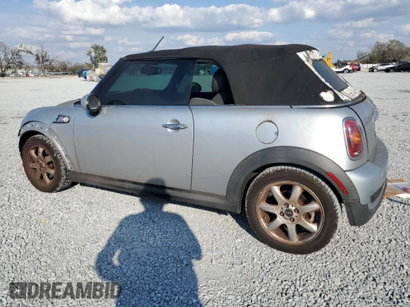 2010 MINI Convertible S z VIN WMWMS3C58ATY08775, wystawiony jako Copart lot #44112775 z przebiegiem 105 293 mil mil oraz Czysty tytuł • Clean title. Historia ofert i sprzedaży dostępna na DreamBid. Obrazek 2.