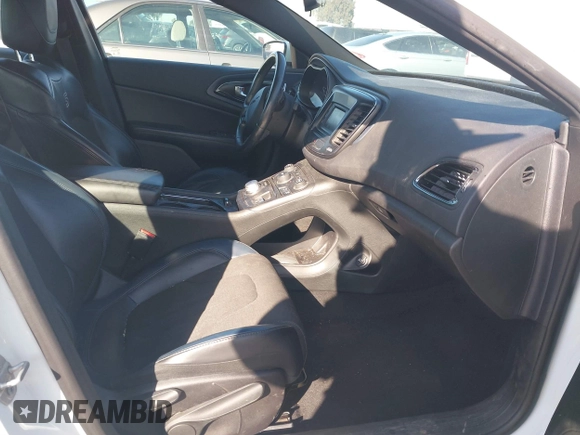 2015 Chrysler 200 S with VIN 1C3CCCBB2FN665650, listed as a IAAI auction lot 41616172 with 140,747 mi miles. Bid and sale history available at carsss.com. Image 5.