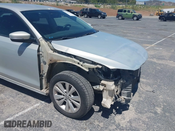 2011 Volkswagen Jetta SE with VIN 3VWDZ7AJXBM372921, listed as a IAAI auction lot 42226390 with 265,452 mi miles and . Bid and sale history available at DreamBid. Image 20.