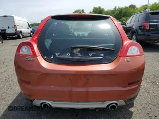 2012 Volvo C30 z VIN YV1672MK8C2278015, wystawiony jako Copart lot #58327835 z przebiegiem Nie podano mil oraz Tytuł czysty. Historia ofert i sprzedaży dostępna na DreamBid. Obrazek 6.