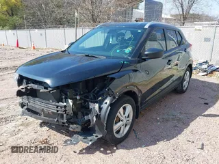 2019 Nissan Kicks SV z VIN 3N1CP5CU4KL478368, wystawiony jako IAAI lot #42018709 z przebiegiem 131 162 mil mil oraz . Historia ofert i sprzedaży dostępna na DreamBid. Obrazek 2.