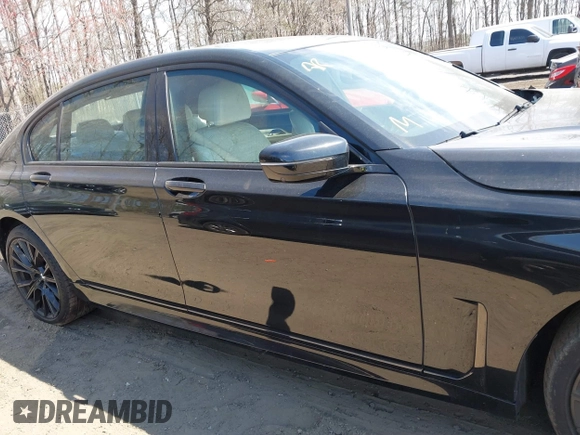 2021 BMW 7 Series 750i xDrive with VIN WBA7U2C05MCF72521, listed as a IAAI auction lot 41763182 with 68,668 mi miles and . Bid and sale history available at DreamBid. Image 13.