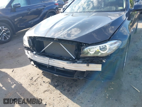 2014 BMW 5 Series 528i xDrive z VIN WBA5A7C50ED612098, wystawiony jako IAAI lot #42568775 z przebiegiem 31 475 mil mil oraz . Historia ofert i sprzedaży dostępna na DreamBid. Obrazek 6.