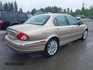 2003 Jaguar X-Type 2.5L Manual z VIN SAJEA51D53XC94089, wystawiony jako IAAI lot #42370566 z przebiegiem 81 687 mil mil oraz . Historia ofert i sprzedaży dostępna na DreamBid. Obrazek 4.