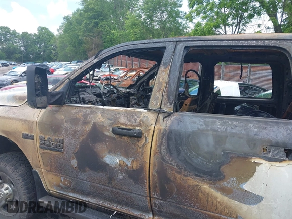 2014 Ram 2500 Tradesman с VIN 3C6UR5HJ3EG173684, выставлен на аукционе IAAI как лот 42531859 с пробегом Не указан миль и . История ставок и продаж доступна на DreamBid. Изображение 6.