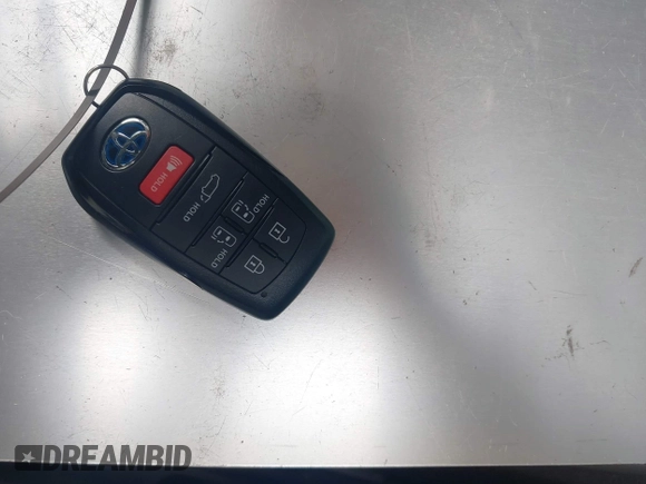 2022 Toyota Sienna XLE z VIN 5TDYRKEC8NS123217, wystawiony jako IAAI lot #42224483 z przebiegiem 73 802 mil mil oraz . Historia ofert i sprzedaży dostępna na DreamBid. Obrazek 11.