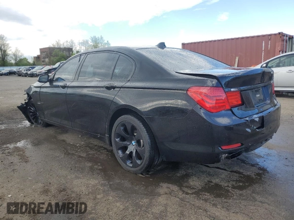2011 BMW 7 Series 740Li z VIN WBAKB4C5XBC574119, wystawiony jako Copart lot #54946445 z przebiegiem Nie podano mil oraz Szkoda całkowita • Salvage title. Historia ofert i sprzedaży dostępna na DreamBid. Obrazek 2.