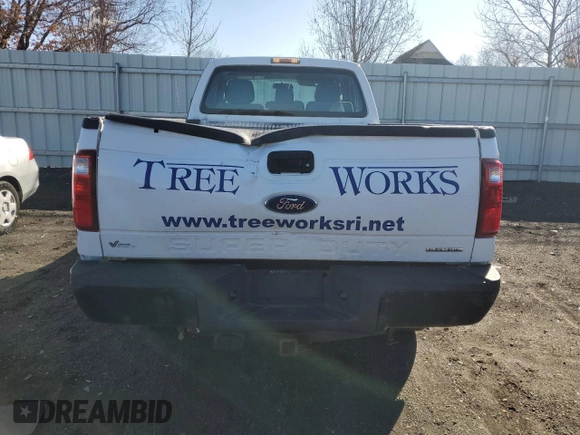 2014 Ford F-250 XL z VIN 1FTBF2B63EEB38789, wystawiony jako Copart lot #50231535 z przebiegiem 204 782 mil mil oraz Czysty tytuł • Clean title. Historia ofert i sprzedaży dostępna na DreamBid. Obrazek 6.