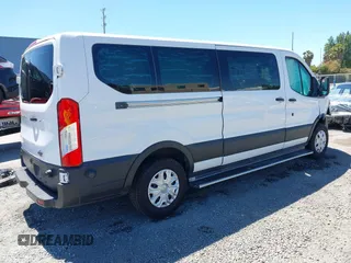 2019 Ford Transit Passenger XL z VIN 1FBZX2YM2KKA61349, wystawiony jako IAAI lot #42342349 z przebiegiem 106 593 mil mil oraz . Historia ofert i sprzedaży dostępna na DreamBid. Obrazek 4.
