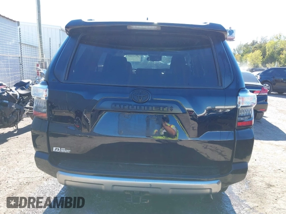 2022 Toyota 4Runner TRD Off Road Premium z VIN JTERU5JR1N6043333, wystawiony jako IAAI lot #40765680 z przebiegiem 65 654 mil mil oraz . Historia ofert i sprzedaży dostępna na DreamBid. Obrazek 16.