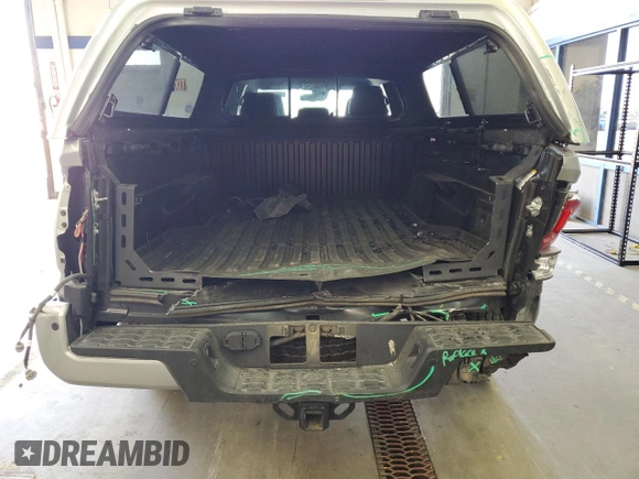 2023 Toyota Tacoma SR5 z VIN 3TMDZ5BNXPM165719, wystawiony jako Copart lot #58256035 z przebiegiem 13 681 mil mil oraz Szkoda całkowita • Salvage title. Historia ofert i sprzedaży dostępna na DreamBid. Obrazek 6.