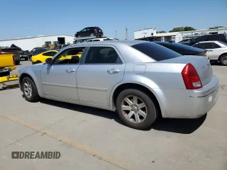 2006 Chrysler 300 Touring z VIN 2C3KA53GX6H531405, wystawiony jako Copart lot #55537945 z przebiegiem 116 950 mil mil oraz Szkoda całkowita • Salvage title. Historia ofert i sprzedaży dostępna na DreamBid. Obrazek 2.