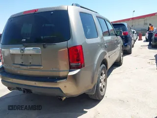 2011 Honda Pilot Touring with VIN 5FNYF4H94BB021952, listed as a IAAI auction lot 41985940 with 170,043 mi miles. Bid and sale history available at carsss.com. Image 4.