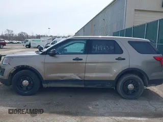 2017 Ford Police Interceptor Utility with VIN 1FM5K8AR5HGA44070, listed as a IAAI auction lot 41923462 with 146,676 mi miles and . Bid and sale history available at DreamBid. Image 14.