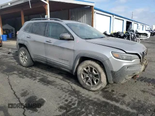 2019 Jeep Cherokee Trailhawk with VIN 1C4PJMBX8KD314746, listed as a Copart auction lot 51801135 with 124,281 mi miles and Salvage title. Bid and sale history available at DreamBid. Image 4.