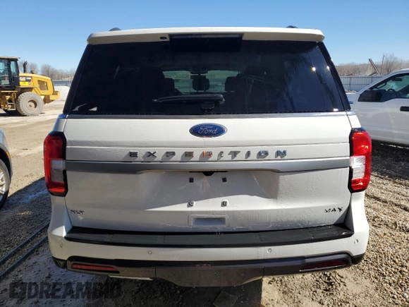 2024 Ford Expedition Max XLT with VIN 1FMJK1J82REA54260, listed as a Copart auction lot 46817225 with 1,540 mi miles and Clean Title. Bid and sale history available at DreamBid. Image 6.