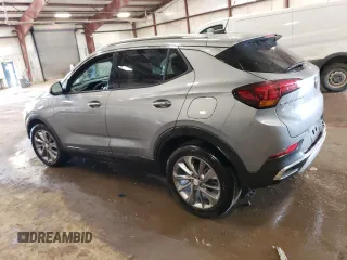 2023 Buick Encore GX Essence z VIN KL4MMFSL7PB064089, wystawiony jako Copart lot #59337995 z przebiegiem Nie podano mil oraz Nie do naprawy • Non repairable. Historia ofert i sprzedaży dostępna na DreamBid. Obrazek 2.