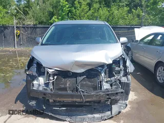 2018 Toyota Sienna LE Auto Access Seat with VIN 5TDKZ3DC9JS904884, listed as a IAAI auction lot 42132992 with 157,974 mi miles and . Bid and sale history available at DreamBid. Image 13.
