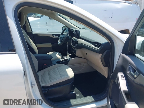 2020 Ford Escape SE z VIN 1FMCU9G63LUA85246, wystawiony jako IAAI lot #42414015 z przebiegiem 54 578 mil mil oraz . Historia ofert i sprzedaży dostępna na DreamBid. Obrazek 5.