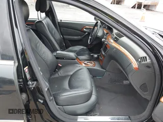 2005 Mercedes-Benz S-Class 4.3L with VIN WDBNG83J15A442273, listed as a IAAI auction lot 41556519 with 222,481 mi miles. Bid and sale history available at carsss.com. Image 5.