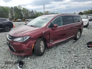 2018 Chrysler Pacifica Touring L z VIN 2C4RC1BG5JR214133, wystawiony jako Copart lot #52421705 z przebiegiem 76 554 mil mil oraz Szkody całkowita. Historia ofert i sprzedaży dostępna na DreamBid. Obrazek 1.