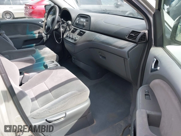 2005 Honda Odyssey LX with VIN 5FNRL38245B096035, listed as a IAAI auction lot 41998823 with 209,177 mi miles. Bid and sale history available at carsss.com. Image 5.