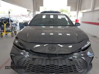 2025 Toyota Camry LE z VIN 4T1DAACK6SU057540, wystawiony jako IAAI lot #42186493 z przebiegiem 2 762 mil mil oraz . Historia ofert i sprzedaży dostępna na DreamBid. Obrazek 13.