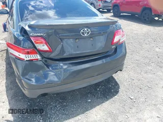 2011 Toyota Camry LE z VIN 4T1BF3EK7BU197078, wystawiony jako IAAI lot #42388549 z przebiegiem 250 873 mil mil oraz . Historia ofert i sprzedaży dostępna na DreamBid. Obrazek 6.