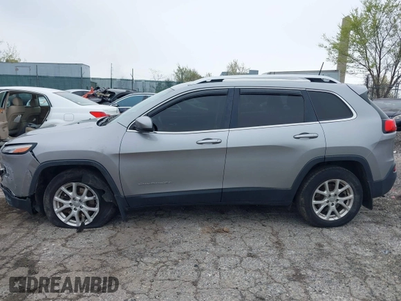 2016 Jeep Cherokee Latitude with VIN 1C4PJMCB4GW183037, listed as a IAAI auction lot 42003716 with 138,843 mi miles and . Bid and sale history available at DreamBid. Image 13.
