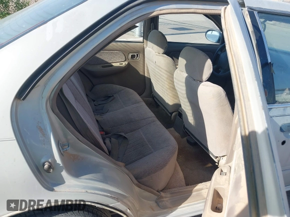 1998 Nissan Sentra XE z VIN 1N4AB41D3WC710739, wystawiony jako IAAI lot #42283426 z przebiegiem 180 392 mil mil oraz . Historia ofert i sprzedaży dostępna na DreamBid. Obrazek 8.