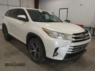 2019 Toyota Highlander LE z VIN 5TDBZRFH0KS703727, wystawiony jako IAAI lot #41763723 z przebiegiem 96 570 mil mil oraz . Historia ofert i sprzedaży dostępna na DreamBid. Obrazek 1.