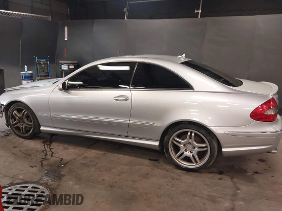 2009 Mercedes-Benz CLK 550 z VIN WDBTJ72H09F265130, wystawiony jako IAAI lot #42436761 z przebiegiem 133 527 mil mil oraz . Historia ofert i sprzedaży dostępna na DreamBid. Obrazek 14.