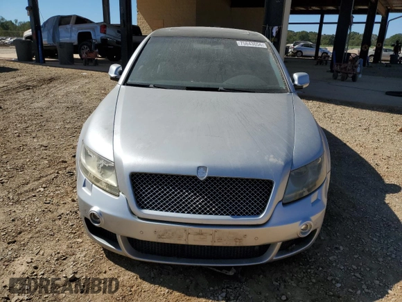 2004 Volkswagen Phaeton V8 z VIN WVWAF63D748010147, wystawiony jako Copart lot #75843654 z przebiegiem 147 157 mil mil oraz Nie do naprawy • Non repairable. Historia ofert i sprzedaży dostępna na DreamBid. Obrazek 5.
