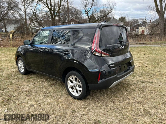 2024 Kia Soul LX with VIN KNDJ23AU1R7896704, listed as a Copart auction lot 50256605 with 5,661 mi miles and Clean Title. Bid and sale history available at carsss.com. Image 3.