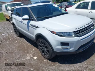 2015 Land Rover Range Rover Evoque Pure Premium z VIN SALVR2BG2FH075464, wystawiony jako IAAI lot #42268278 z przebiegiem 135 426 mil mil oraz . Historia ofert i sprzedaży dostępna na DreamBid. Obrazek 1.