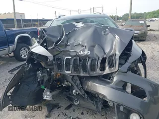 2017 Jeep Cherokee Latitude z VIN 1C4PJLCB3HW662626, wystawiony jako IAAI lot #42485105 z przebiegiem Nie podano mil oraz . Historia ofert i sprzedaży dostępna na DreamBid. Obrazek 12.