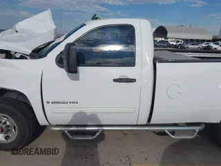 2009 GMC Sierra 2500HD z VIN 1GTHC44KX9E129618, wystawiony jako IAAI lot #41351695 z przebiegiem 133 304 mil mil oraz . Historia ofert i sprzedaży dostępna na DreamBid. Obrazek 14.