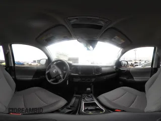 2021 Toyota Tacoma SR z VIN 5TFAX5GNXMX193978, wystawiony jako IAAI lot #41595827 z przebiegiem 43 999 mil mil oraz . Historia ofert i sprzedaży dostępna na DreamBid. Obrazek 18.