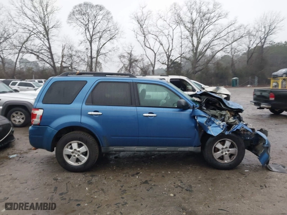 2010 Ford Escape XLT with VIN 1FMCU0DG3AKD28250, listed as a IAAI auction lot 41426617 with 172,257 mi miles. Bid and sale history available at carsss.com. Image 13.
