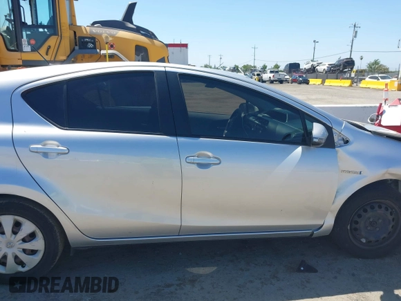 2013 Toyota Prius One z VIN JTDKDTB30D1041802, wystawiony jako IAAI lot #42207972 z przebiegiem 233 300 mil mil oraz . Historia ofert i sprzedaży dostępna na DreamBid. Obrazek 14.