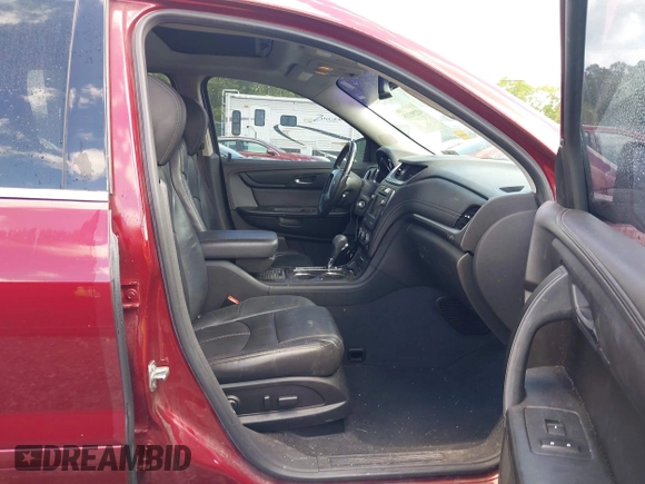 2015 Chevrolet Traverse LT z VIN 1GNKVHKD9FJ373749, wystawiony jako IAAI lot #42291335 z przebiegiem 136 558 mil mil oraz . Historia ofert i sprzedaży dostępna na DreamBid. Obrazek 5.